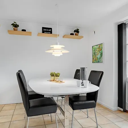 아파트 Gorgeous Apartment In Blavand With Sauna
