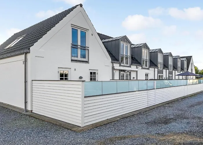 Two-bedroom In Apartamento